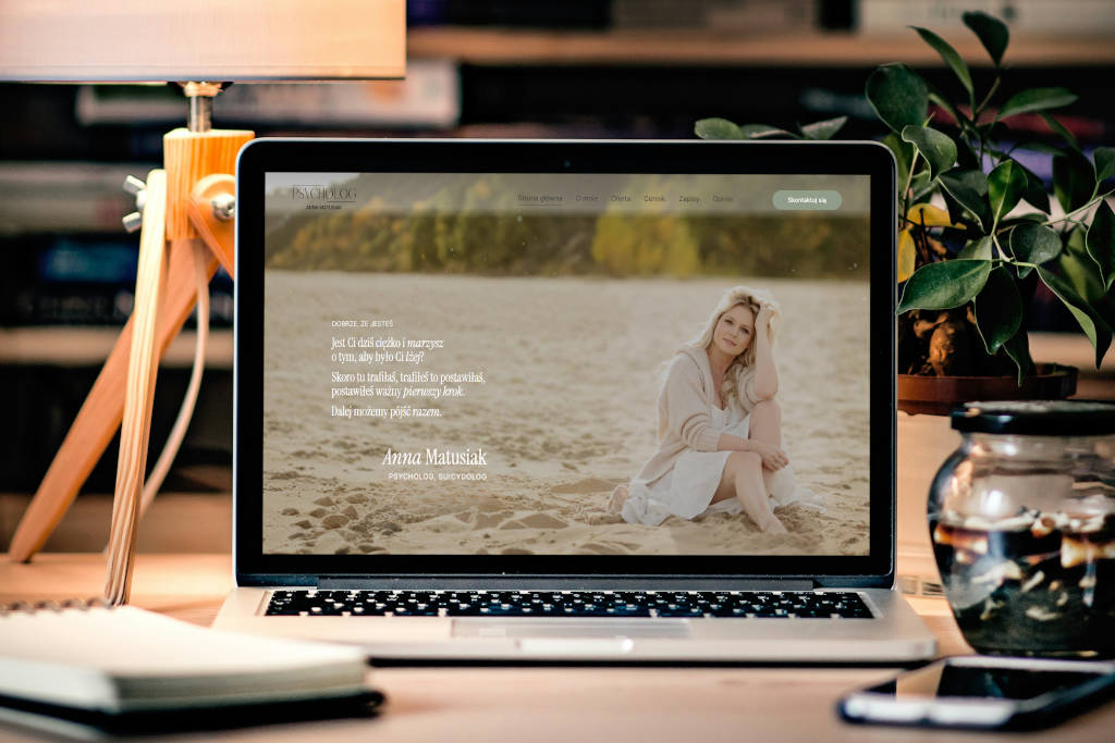 Anna Matusiak Psycholog na laptopie